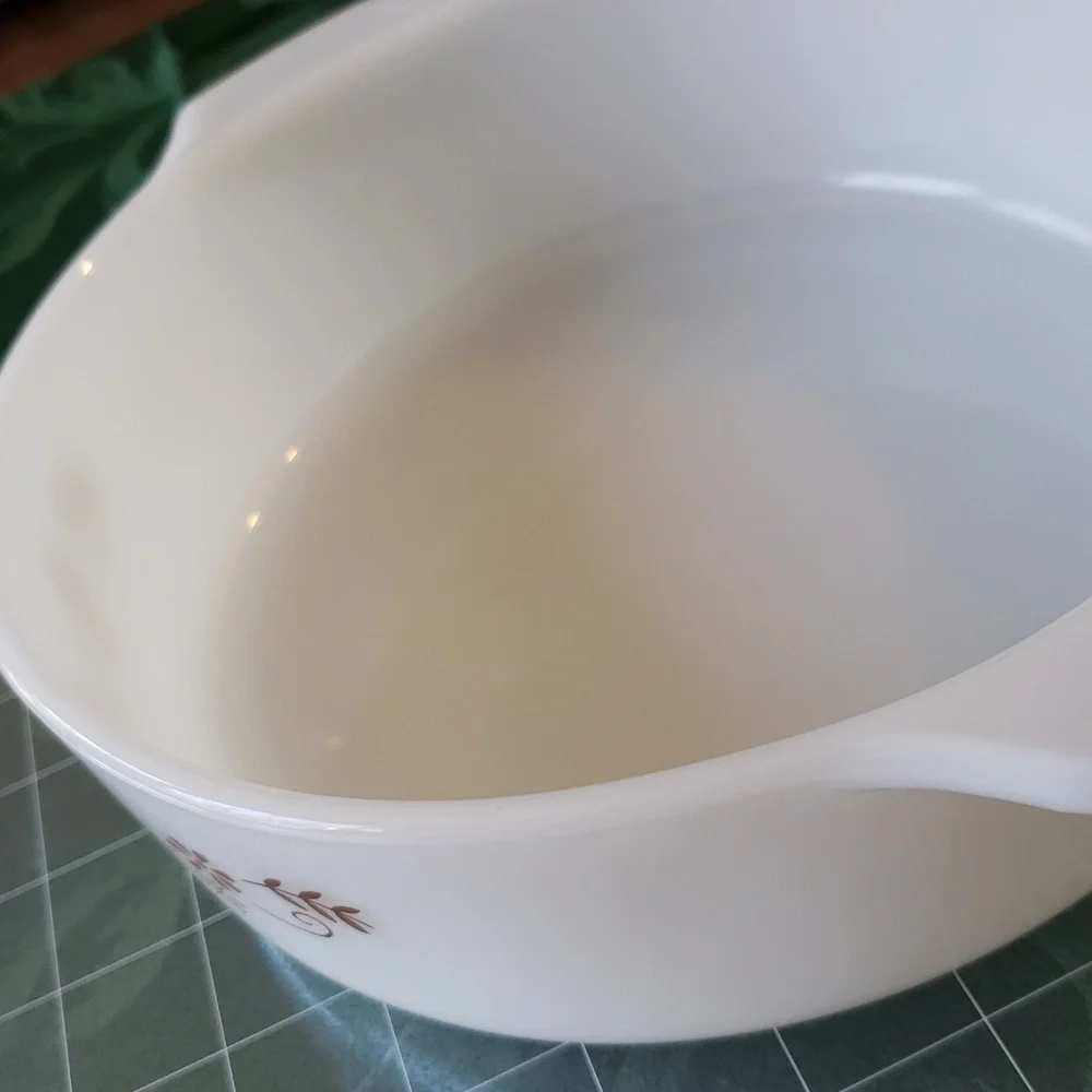 Dyna Ware Pyr-o-rey 8in Round Casserole Milk Glass